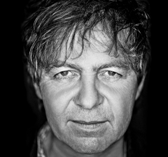 „Mein Leben als Zitronenbaum“ – Lesung & Musik mit Peter Freudenthaler